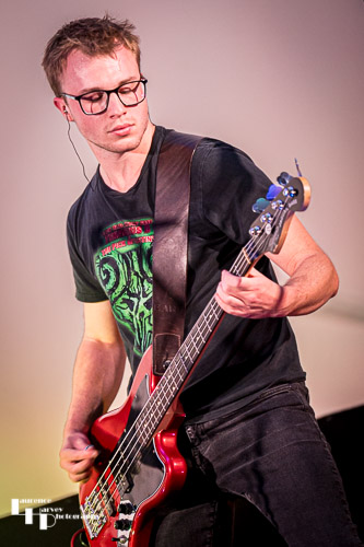 The Jess Davey Band: Dec Cunningham on bass