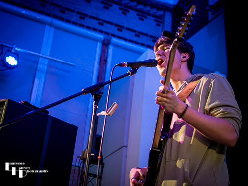 Oliver on vocals & guitar
