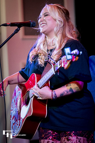 Georgia Nevada on vocals & guitar
