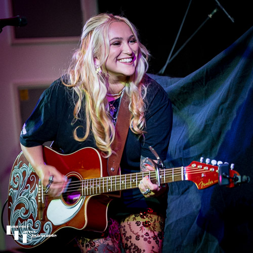 Georgia Nevada on vocals & guitar