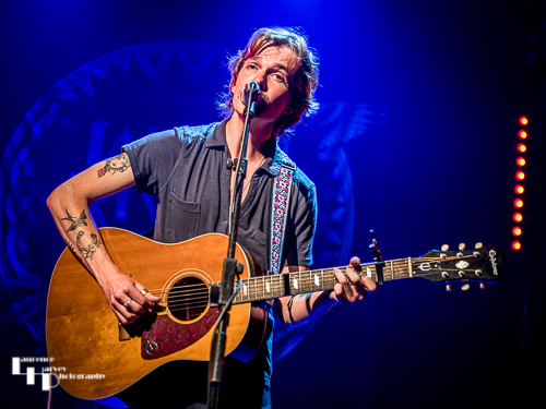 Greene (Joe Anderton) on vocals & guitar