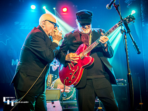 Dennis Greaves on vocals & guitar, Mark Feltham on harmonica