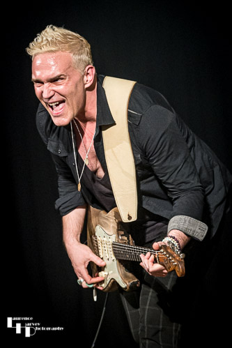 Philip Sayce on vocals & guitar