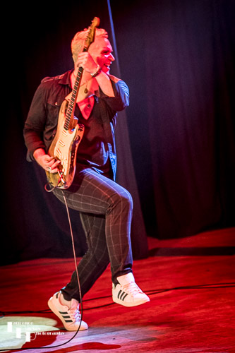 Philip Sayce on vocals & guitar