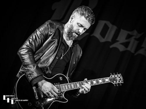 Ross Harding on vocals & guitar