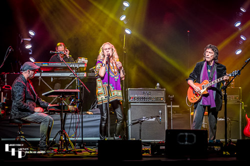 Steve Hackett on guitar, Nad Sylvan on vocals, Rob Townsend on keys