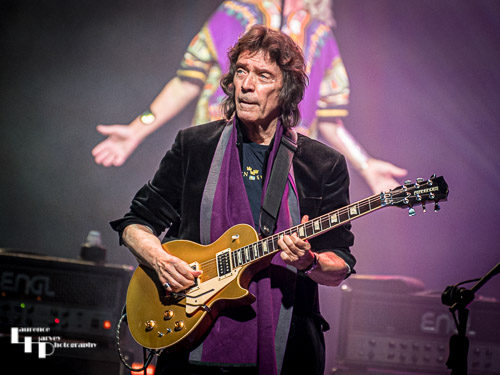 Steve Hackett on guitar & vocals