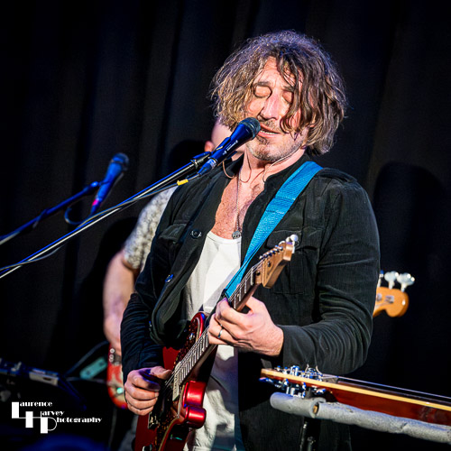 Wille Edwards on vocals & guitar