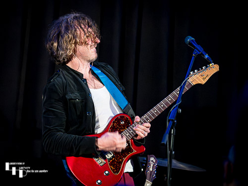 Wille Edwards on vocals & guitar