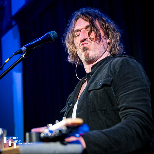 Wille Edwards on vocals & lap steel