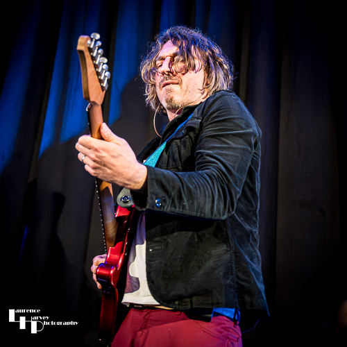 Wille Edwards on vocals & guitar