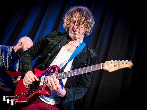 Wille Edwards on vocals & guitar