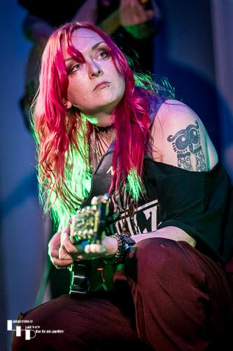 Steph Ashcroft on vocals & guitar