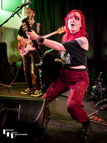 Steph Ashcroft on vocals & guitar