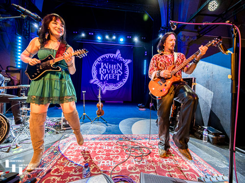 Grace Bond on vocals & mandolin, Aaron Bond on guitar