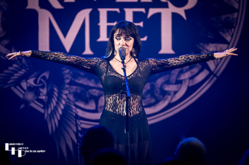 Grace Bond on vocals