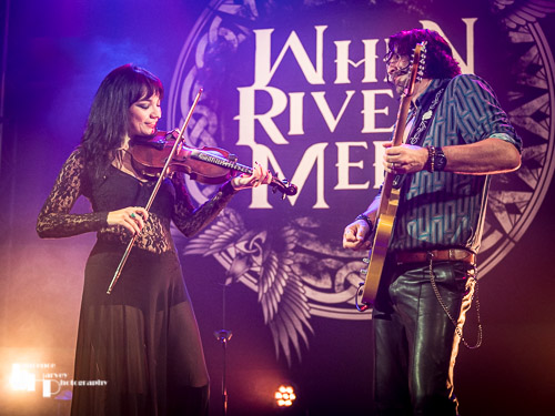 Grace Bond on violin & vocals, Aaron Bond on guitar & vocals