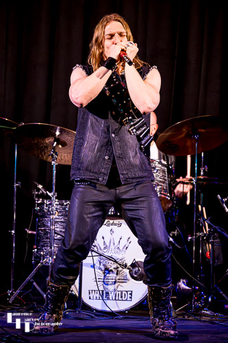 Will Wiide on vocals & harmonica