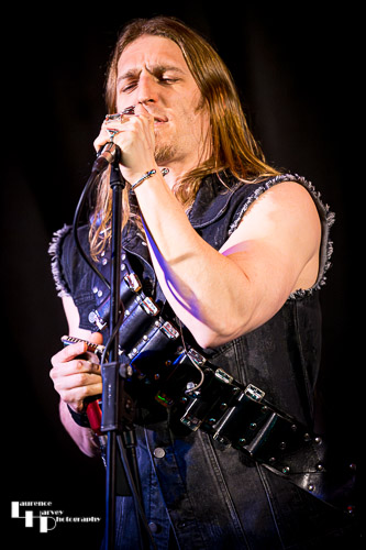 Will Wiide on vocals & harmonica