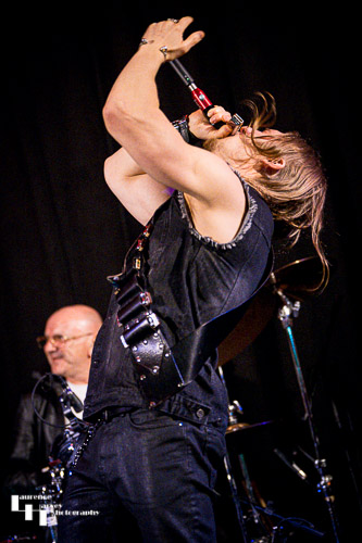 Will Wiide on vocals & harmonica