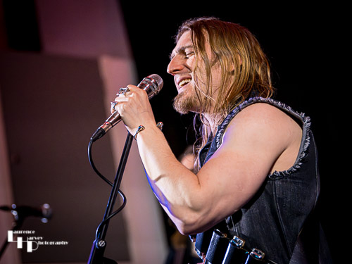 Will Wiide on vocals & harmonica