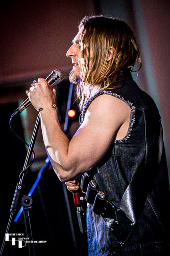 Will Wiide on vocals & harmonica