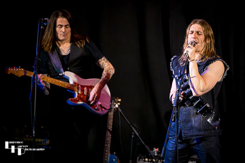 Will Wiide on vocals & harmonica, Bobby Harrison on guitar