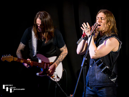 Will Wiide on vocals & harmonica, Bobby Harrison on guitar