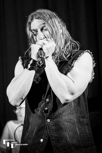 Will Wiide on vocals & harmonica