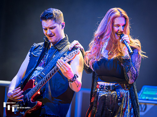 Lindsey Bonnick on vocals, Ed Clarke on guitar