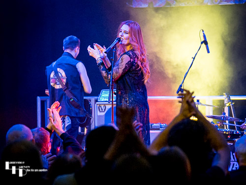 Lindsey Bonnick on vocals