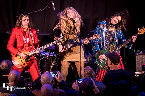 Lee-la Baum on vocals & guitar, Tom Shemerr on guitar, PY Letellier on bass