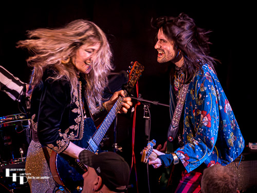 Lee-la Baum on vocals & guitar, PY Letellier on bass