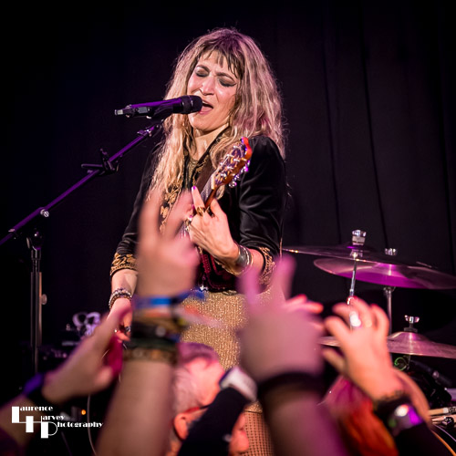 Lee-la Baum on vocals & guitar