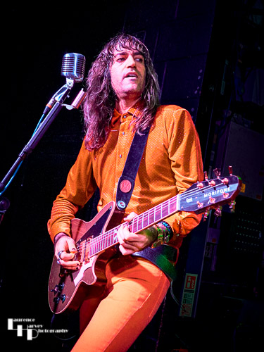 Tom Shemerr on guitar & vocals