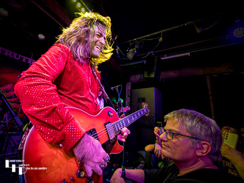 Tom Shemerr on guitar