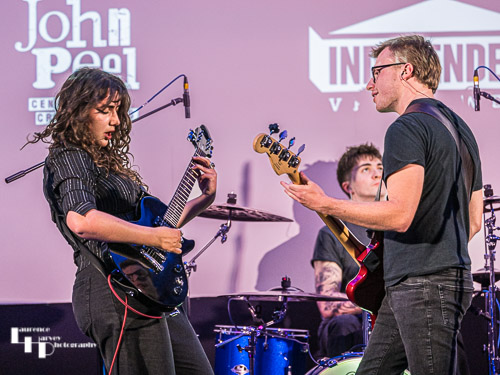 The Jess Davey Band: Jess Davey on guitar, Dec Cunningham on bass