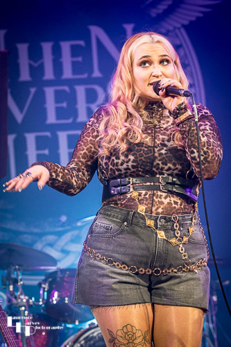 Georgia Nevada on vocals