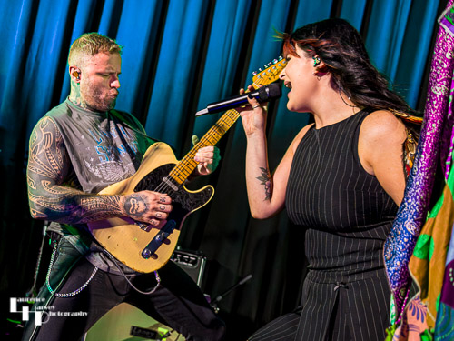 Phoebe Jane on lead vocals, Kris Barras on guitar