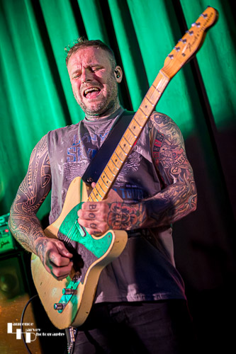 Kris Barras on guitar & vocals