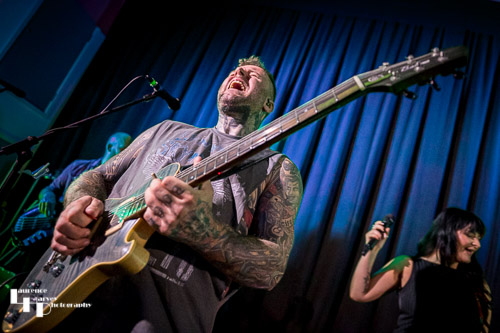 Kris Barras on guitar & vocals