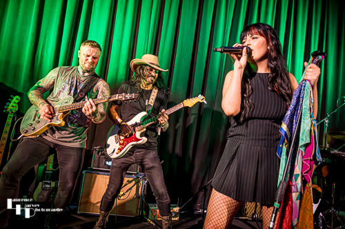 Phoebe Jane on lead vocals, Kris Barras & guest Troy Redfern on guitars