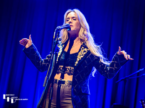 Laura Evans on vocals