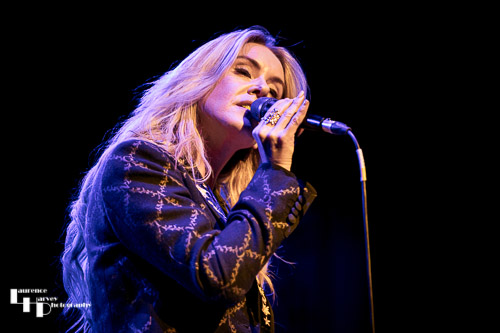 Laura Evans on vocals