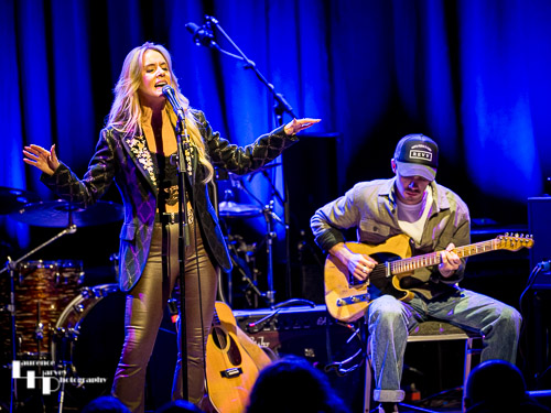 Laura Evans on vocals, Jake Loosemore on  guitar