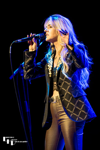 Laura Evans on vocals