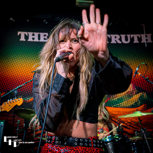 Megan Kane on guitar & vocals. Used in Rock 'n' Load online gig review (Nov 25).