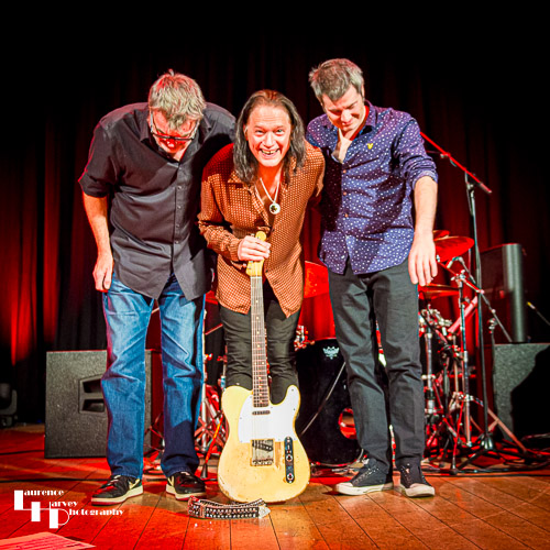 Robben Ford & his band take their final bows at The Apex