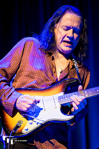 Robben Ford on guitar & vocals