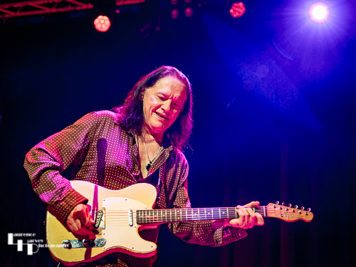 Robben Ford on guitar & vocals